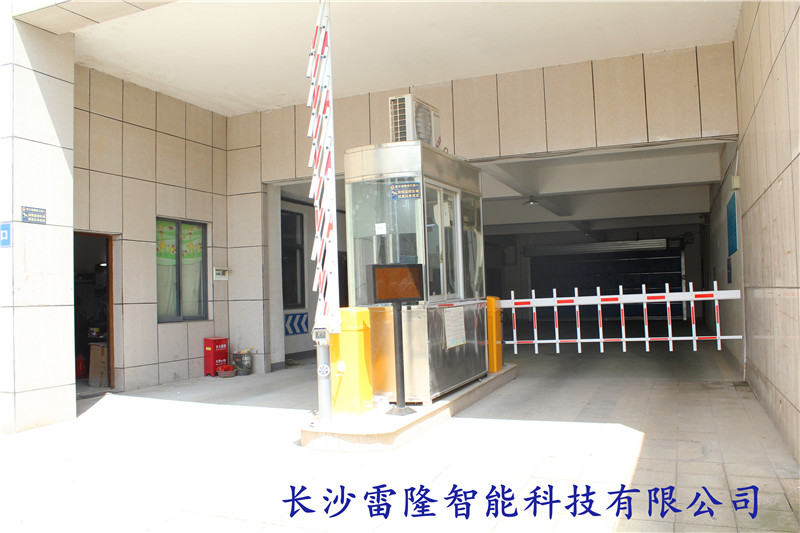 湘水熙園車庫(kù)西門 湘水熙園車庫(kù)西門